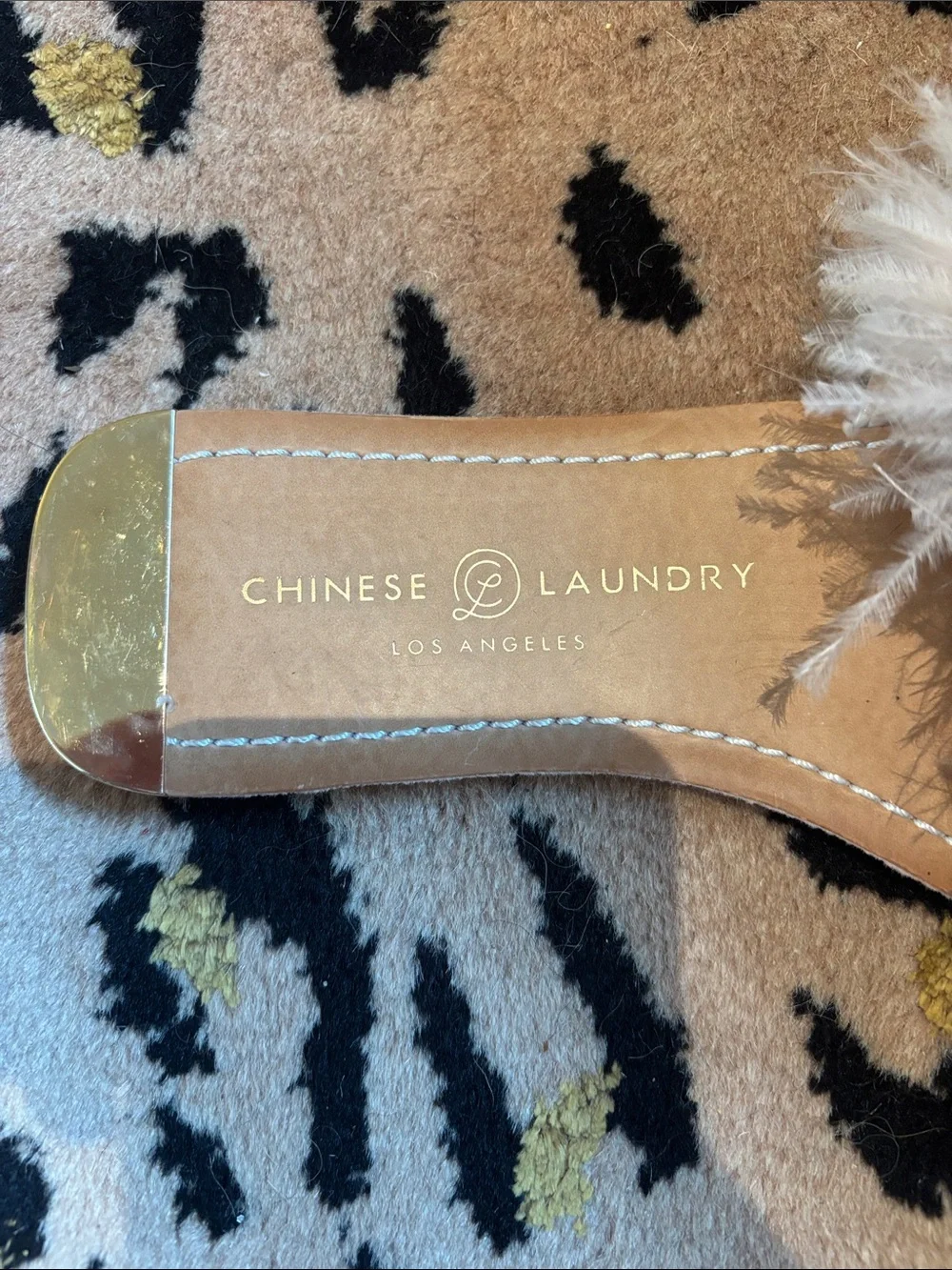 Chinese Laundry Women’s Boa Pale Pink Feather Slide Sandals - Brand New